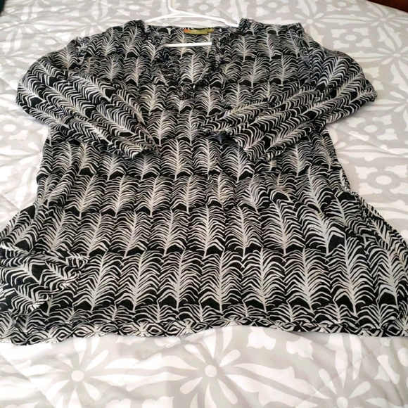 Beach cover up. - Picture 1 of 9